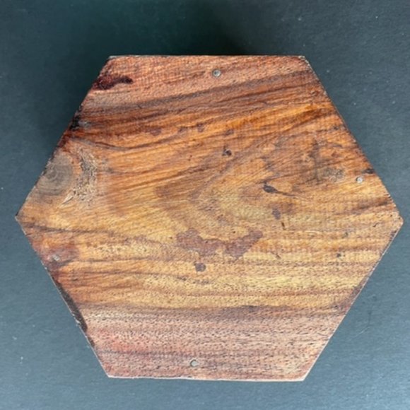 Hexagonal CARVED WOOD TRINKET BOX WITH HINGED LID for Jewelry, Décor, Treasures - Picture 9 of 14